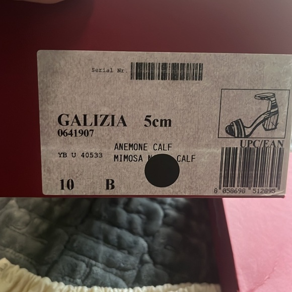 Salvatore Ferragamo Sandal in Great Condition - Picture 4 of 6